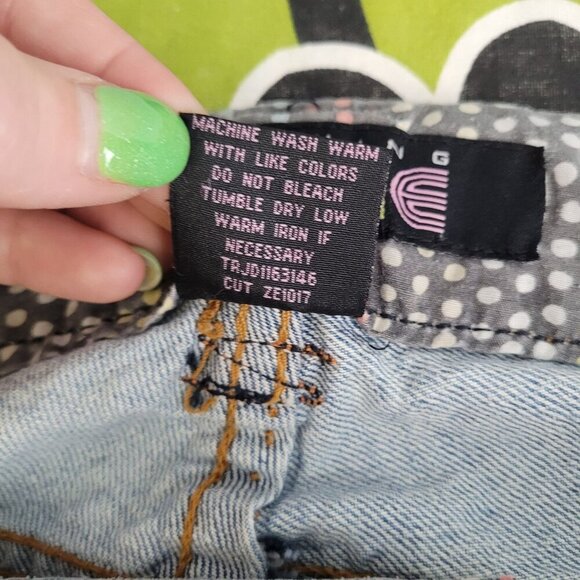 Something Trickie Juniors 7 distressed plaid Patchwork medium wash blue shorts - Picture 5 of 10